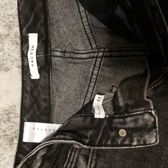 Mom Jean's - Picture 2 of 4